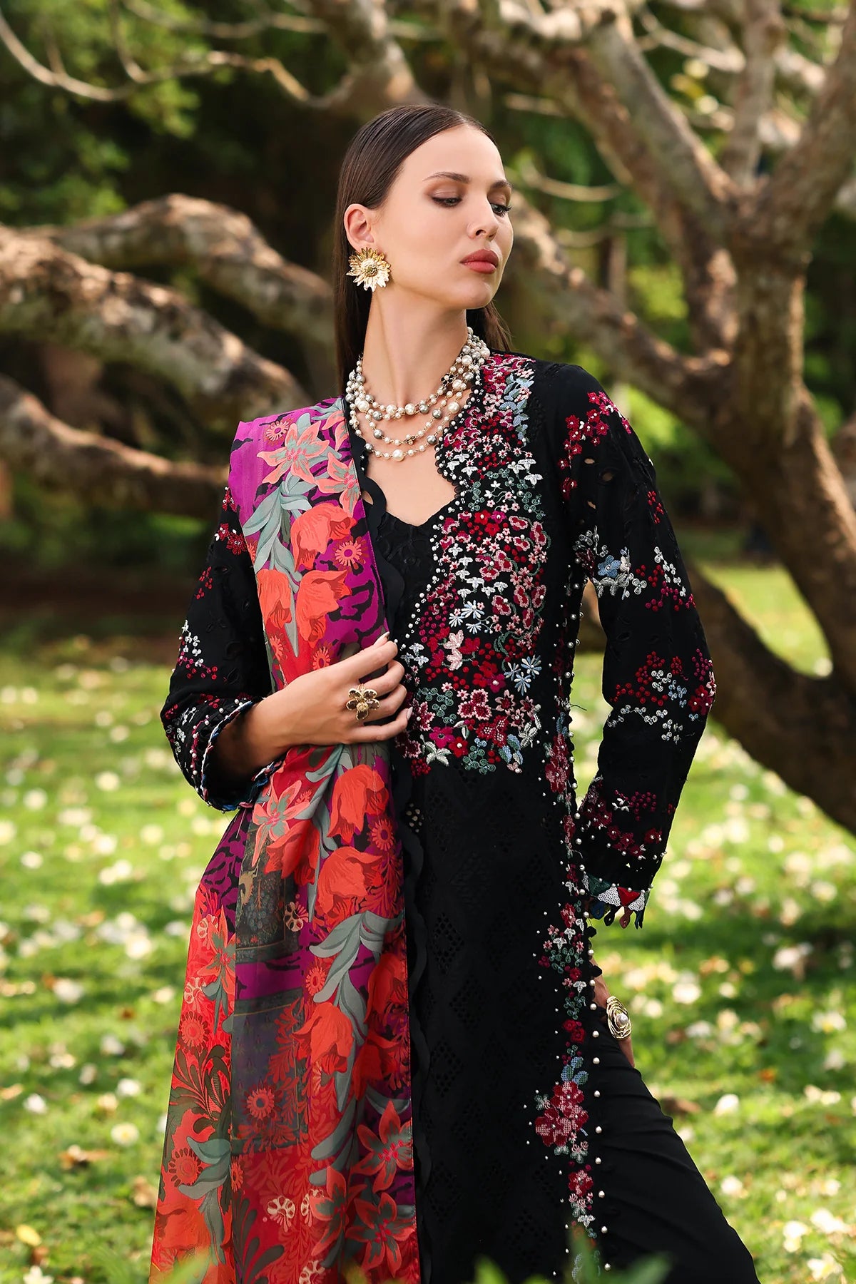 Afrozeh Luxury Lawn Edit'25 Elva